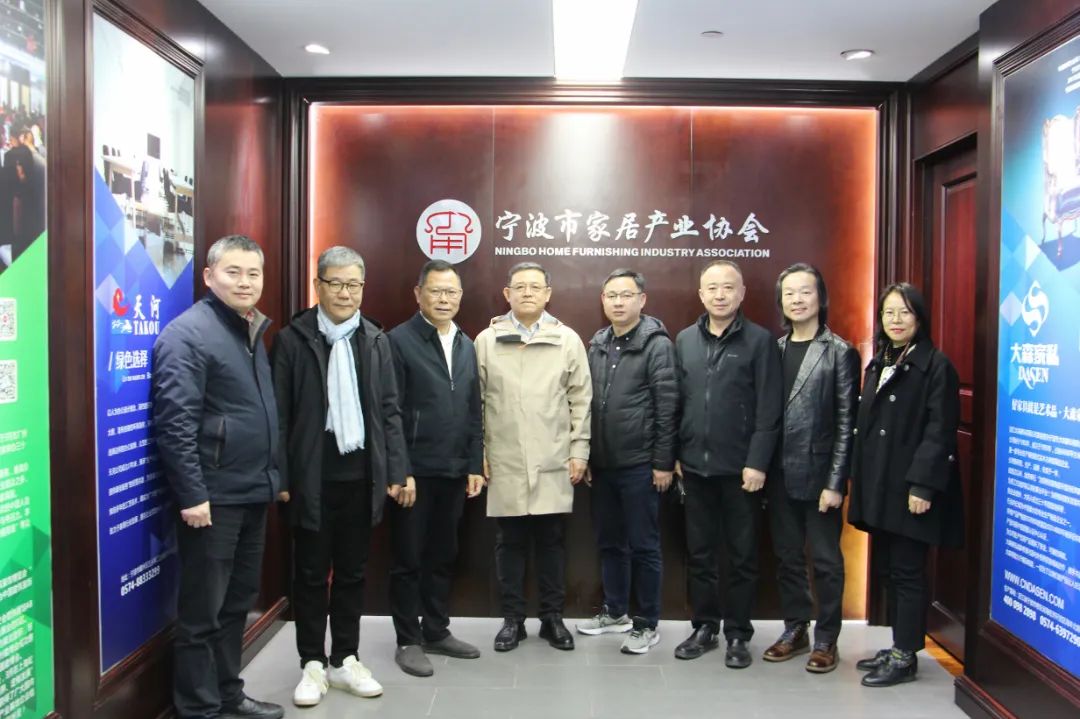 中國商聯(lián)商業(yè)店裝與展陳行業(yè)分會(huì)會(huì)長王躍一行到訪寧波市家居產(chǎn)業(yè)協(xié)會(huì)交流
